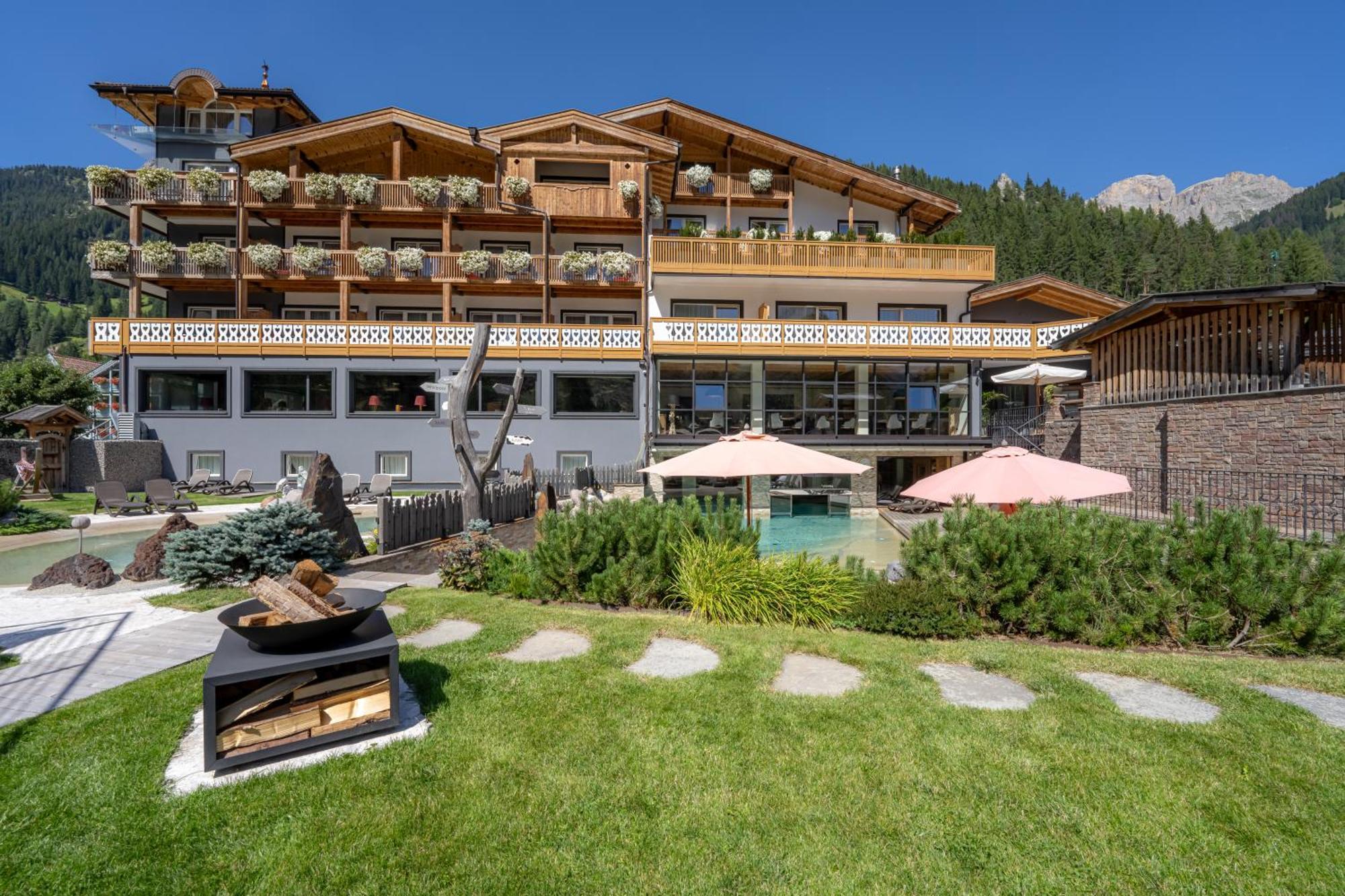 Croce Bianca Leisure & Spa Hotel カナツェーイ エクステリア 写真