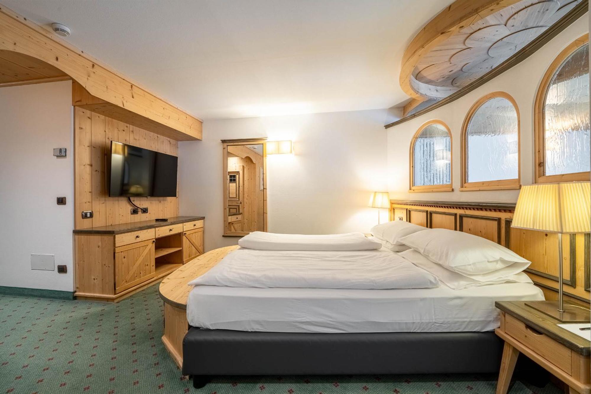 Croce Bianca Leisure & Spa Hotel カナツェーイ エクステリア 写真