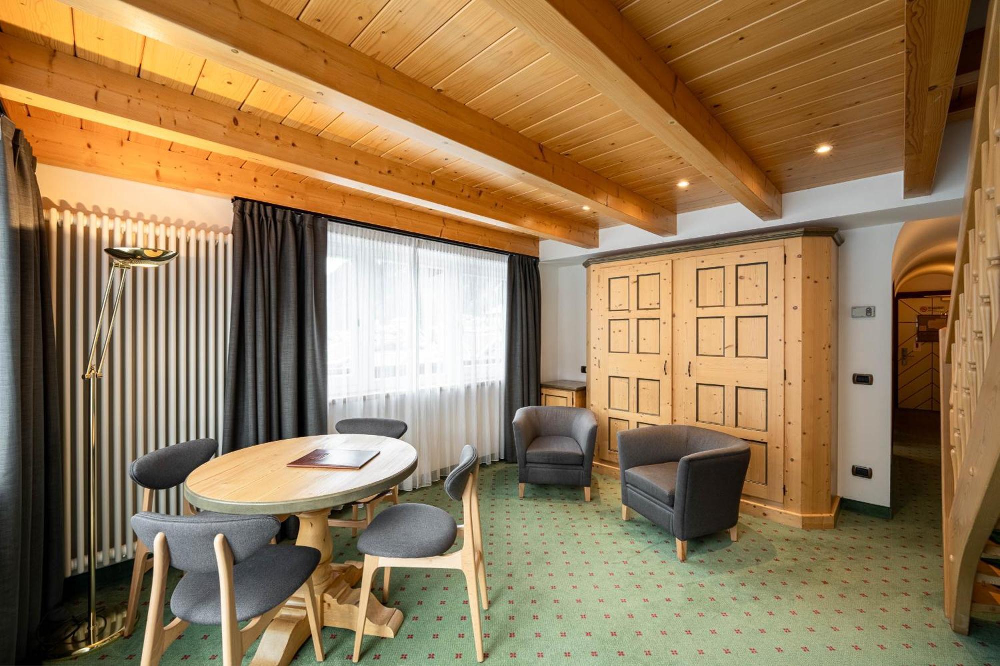 Croce Bianca Leisure & Spa Hotel カナツェーイ エクステリア 写真